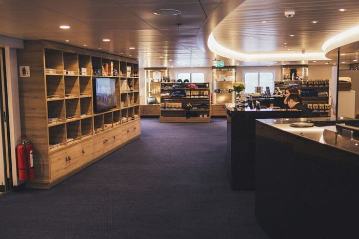 Hurtigruten MS Spitsbergen Shop 0.jpg